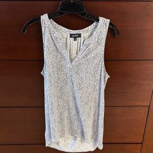 Lord &Taylor White & Black Printed Sleeveless V-Neck High Low Top